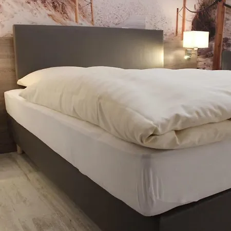 Zum Lutten Didi Hotel 3*